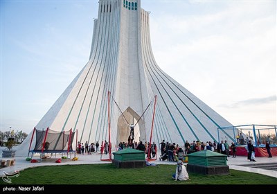 مسافران نوروزی در پایتخت - میدان آزادی