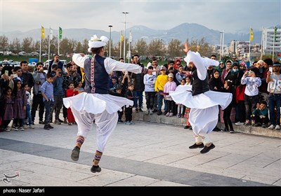 مسافران نوروزی در پایتخت - میدان آزادی