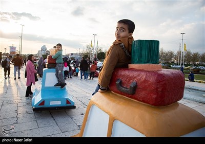 مسافران نوروزی در پایتخت - میدان آزادی