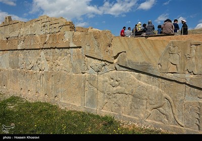 مسافران نوروزی در تخت جمشید - فارس 