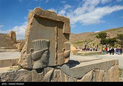 مسافران نوروزی در تخت جمشید - فارس
