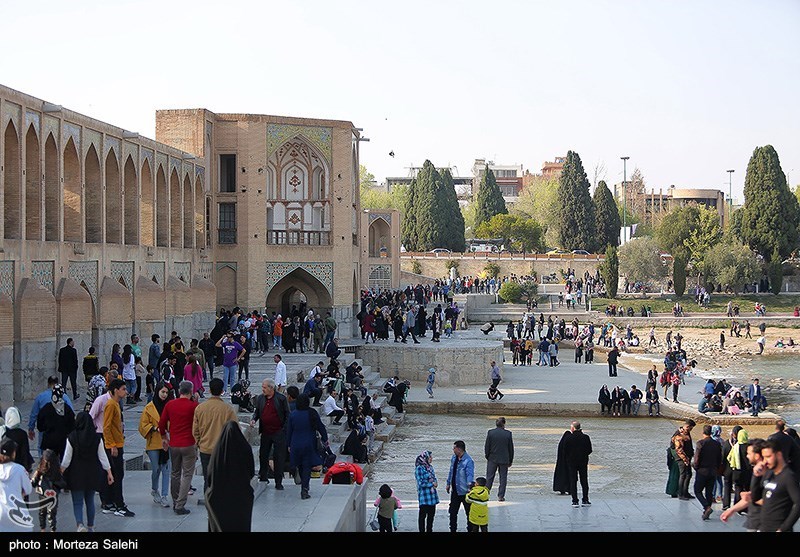 رشد 11 درصدی مسافران نوروزی اصفهان / 17 میلیون تردد گزارش شد