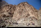 مسافران نوروزی در مجموعه تاریخی بیستون