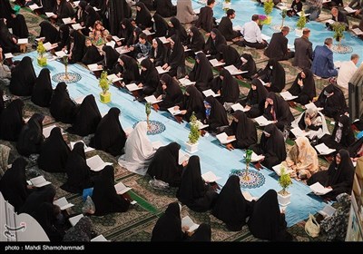 Iranian Muslims Recite Quran in Ramadan