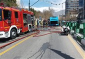 آتش‌سوزی یک دستگاه اتوبوس بی‌آرتی در خیابان ولیعصر(عج)