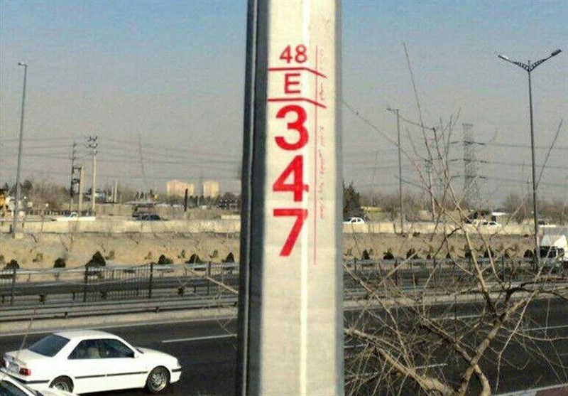 شماره‌های درج شده بر پایه‌های روشنایی بزرگراه‌های تهران برای چیست؟