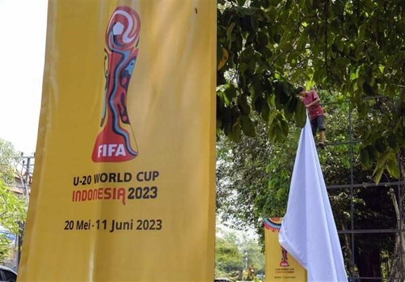 به آتش کشیدن مجموعه‌های ورزشی در اندونزی پس از سلب میزبانی جام جهانی جوانان