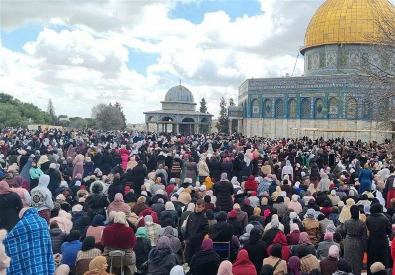 حضور بی سابقه نمازگزاران فلسطینی در مسجدالاقصی