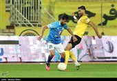 دیدار فوتبال تیم های سپاهان اصفهان و صنعت نفت آبادان