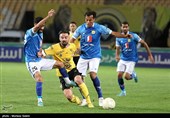 دیدار فوتبال تیم های سپاهان اصفهان و صنعت نفت آبادان