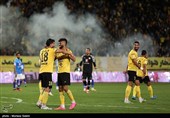 دیدار فوتبال تیم های سپاهان اصفهان و صنعت نفت آبادان