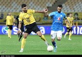 دیدار فوتبال تیم های سپاهان اصفهان و صنعت نفت آبادان