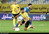 دیدار فوتبال تیم های سپاهان اصفهان و صنعت نفت آبادان