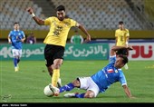 دیدار فوتبال تیم های سپاهان اصفهان و صنعت نفت آبادان