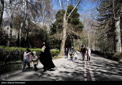 مسافران نوروزی در کاخ سعدآباد