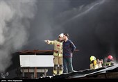 آتش‌سوزی بزرگ در کارخانه موادشیمیایی + عکس