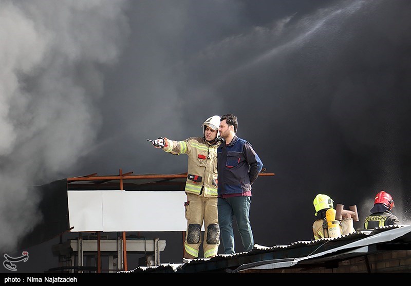 آتش‌سوزی بزرگ در کارخانه موادشیمیایی + عکس