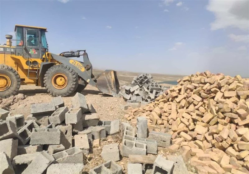 9000 مترمربع ساخت و ساز غیرمجاز در اراضی کشاورزی کاشان تخریب شد