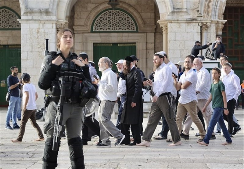 Dozens of Settlers Storm Al-Aqsa Mosque under Heavy Security by Israeli Forces