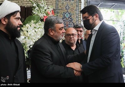 «مهرداد بذرپاش» وزیر راه شهرسازی در مراسم ترحیم والده سردار اشتری