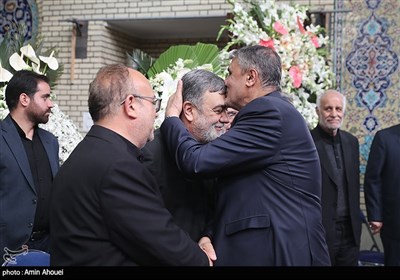 «محمد اسلامی» رئیس سازمان انرژی اتمی،در مراسم ترحیم والده سردار اشتری
