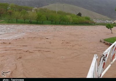 صدور هشدار قرمز در شهرستان فیروزکوه/ مردم در حاشیه رودخانه‌ها تردد نکنند