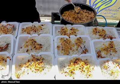 نذرواره عاشورایی دورود؛ 15 هزار پرس غذا به یاد شهدای کربلا و ایران