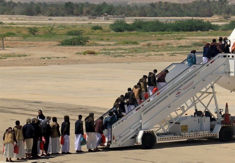 آغاز روند تبادل اسرا در یمن/ ورود اولین اسرای یمنی به فرودگاه صنعا