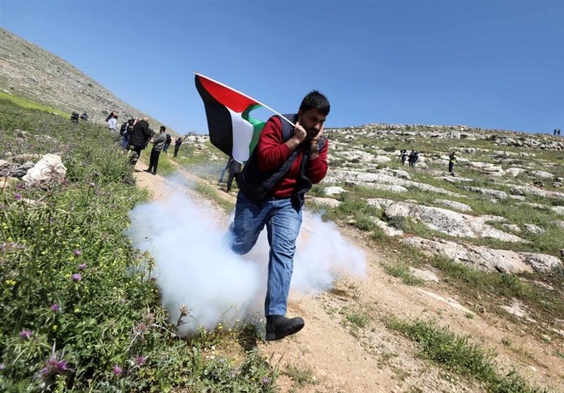 Palestinians Injured in Clashes with Israeli Forcs in West Bank