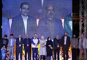 چهره‌های سال هنر انقلاب اسلامی در رشته‌های گوناگون تجلیل شدند