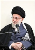 الإمام الخامنئي يستقبل قادة وكبار مسؤولي القوات المسلحة في البلاد