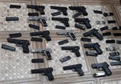 انهدام شبکه قاچاق سلاح و مهمات در مهاباد/ کشف 74 قبضه اسلحه جنگی و کمری