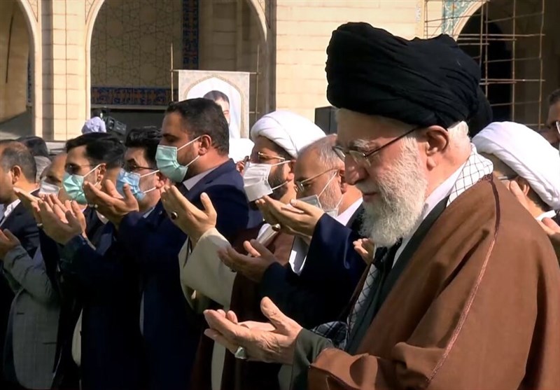 Праздничный намаз ид аль фитр. Аятолла Хомейни проводы. Намаз ИД Аль Фитр. Тегеран сегодня. Намаз ИД Аль Фитр как совершать.