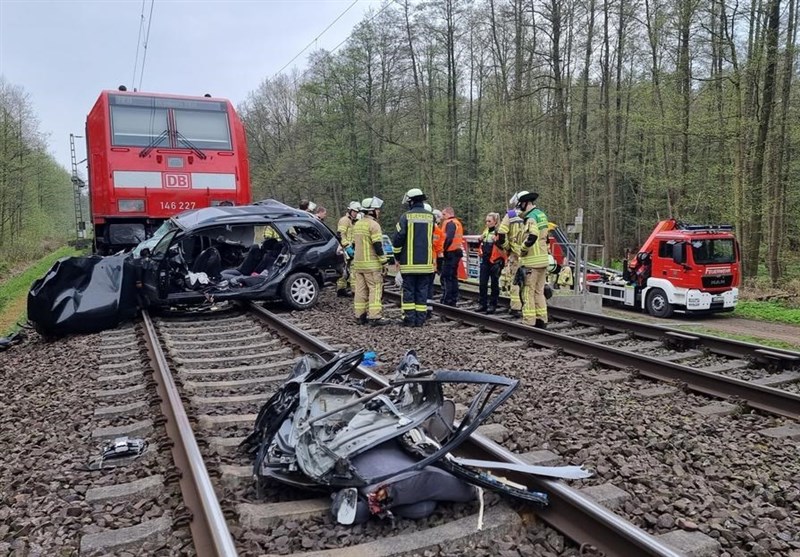 3 Dead as Train Collides with Car near Germany&apos;s Hannover