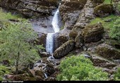 حیرانی بهار در لرستان/ تلاقی آبشارها و صخره‌ها در «هفت‌حوض» + تصاویر