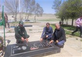 سردار پاکپور با خانواده شهید مدافع کشور دیدار کرد