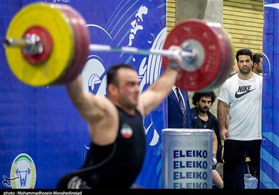  واکنش سرمربی تیم ملی وزنه‌برداری به غیبت کیانوش رستمی در رکوردگیری 