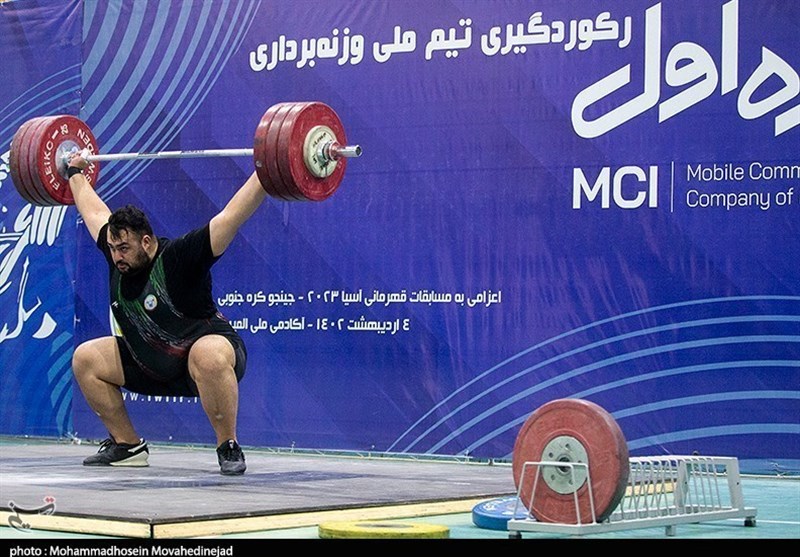 الإیرانی "علی داودی" یحرز 3 فضیات فی بطولة العالم لرفع الأثقال بتایلند