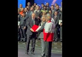 Erdoğan, İran Kızılay Teşkilatı Başkanına Fedakarlık Madalyasını Takdim Etti