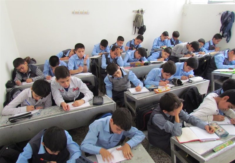 تنفس سخت دانش‌آموزان در کلاس‌های شلوغ مدارس دولتی!/ فریاد بلند بی‌عدالتی آموزشی