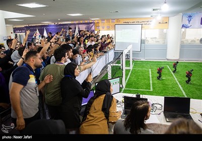 İran&apos;da robokupa yarışmaları