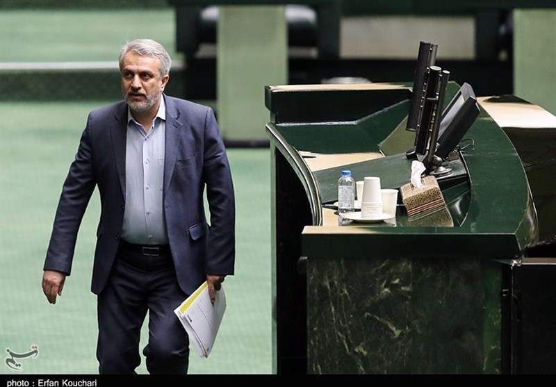 Iranian Parliament Starts Impeaching Industry Minister