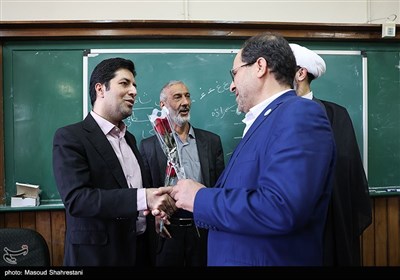 تجلیل از مقام استاد در دانشگاه تهران