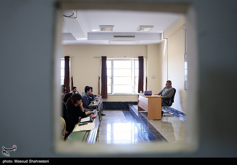 ماجرای جلسه پایان‌نامۀ محکوم امنیتی در دانشگاه تهران با لباس تروریست‌های پژاک چه بود؟
