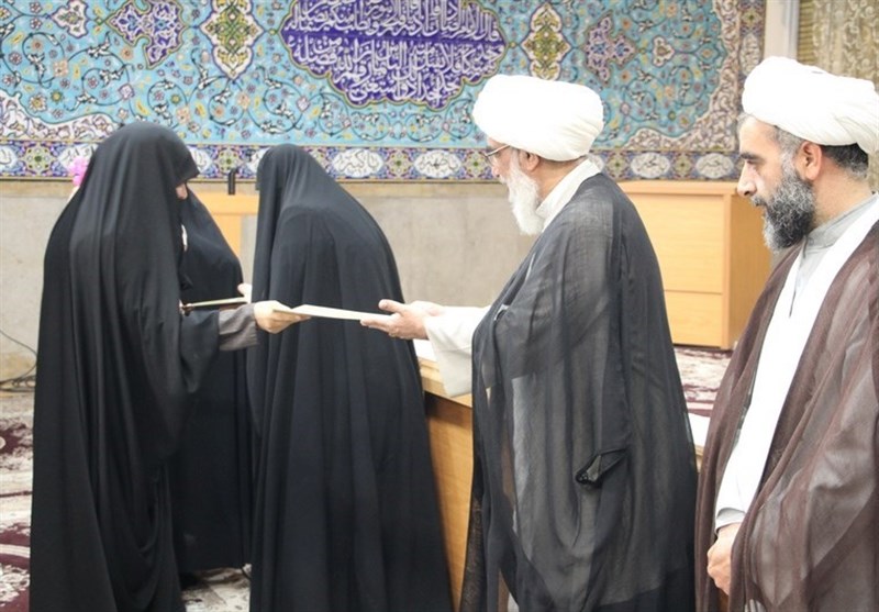 تجلیل از استادان حوزه علمیه خواهران بوشهر