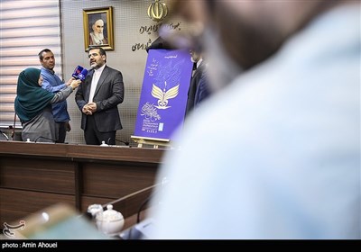 محمدمهدی اسماعیلی وزیر فرهنگ و ارشاد اسلامی در مراسم رونمایی از پوستر سی‌و‌چهارمین نمایشگاه کتاب