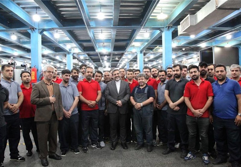 بازدید وزیر ارشاد از یک چاپخانه در تهران