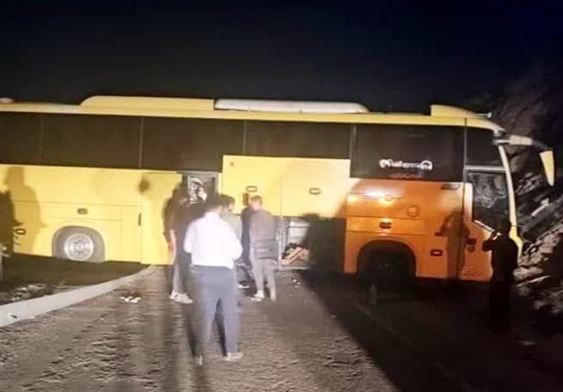 انحراف اتوبوس از مسیر در محور شهربابک به انار 13 مصدوم بر جا گذاشت