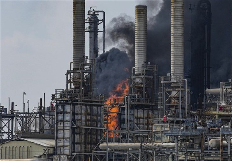 Massive Fire at Shell Chemical Plant in Texas Hospitalizes Eight Workers (+Video)