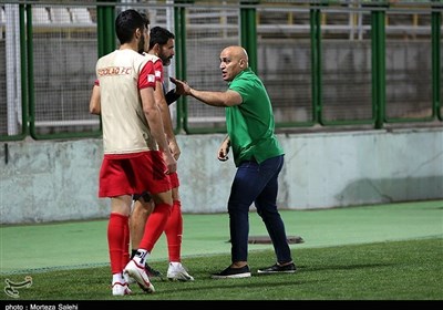  باشگاه فولاد بعد از ابقای رسمی منصوریان: کادر فنی برخی حرف‌ها را علیه هواداران نزند 
